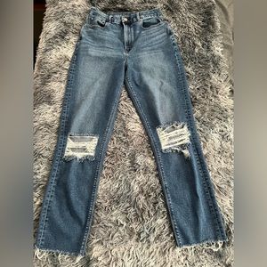 American Eagle Curvy Mom Jeans - Size 6